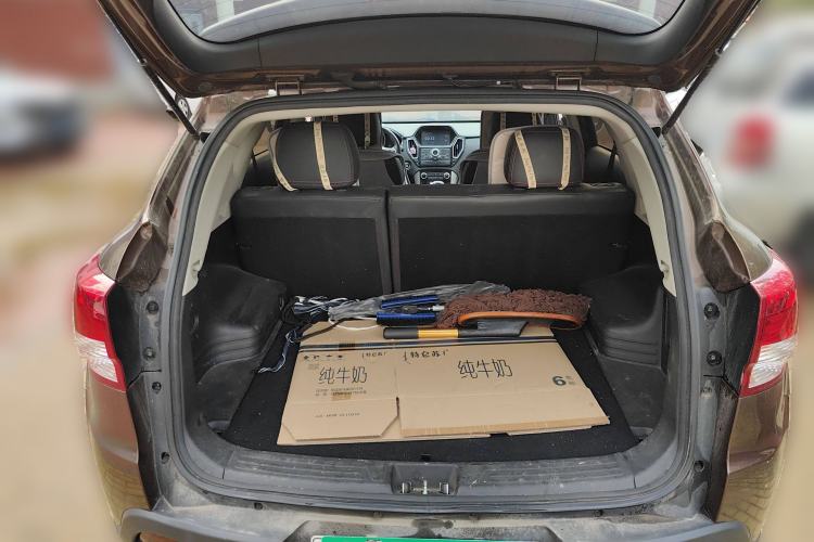Used Huatai New Energy XEV260 2017 Elite Model Trunk
