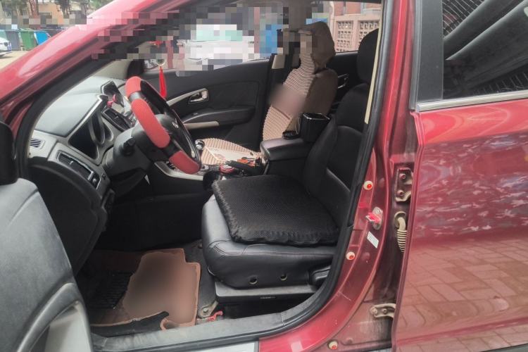 Used Huatai New Energy XEV260 2017 Elite Model Left Front Seat
