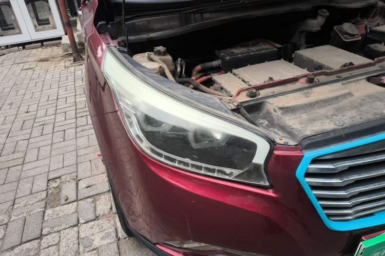 Used Huatai New Energy XEV260 2017 Elite Model Right Front Headlight