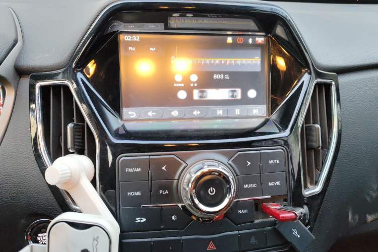 Used Huatai New Energy XEV260 2017 Elite Model Audio And AC Panel