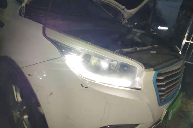 Used Huatai New Energy XEV260 2017 Elite Model Right Front Headlight