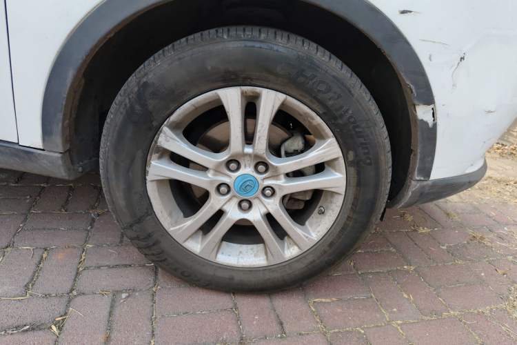 Used Huatai New Energy XEV260 2017 Elite Model Right Front Wheel Hub