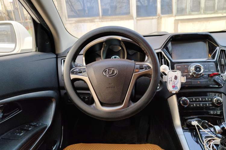 Used Huatai New Energy XEV260 2017 Elite Model Steering Wheel