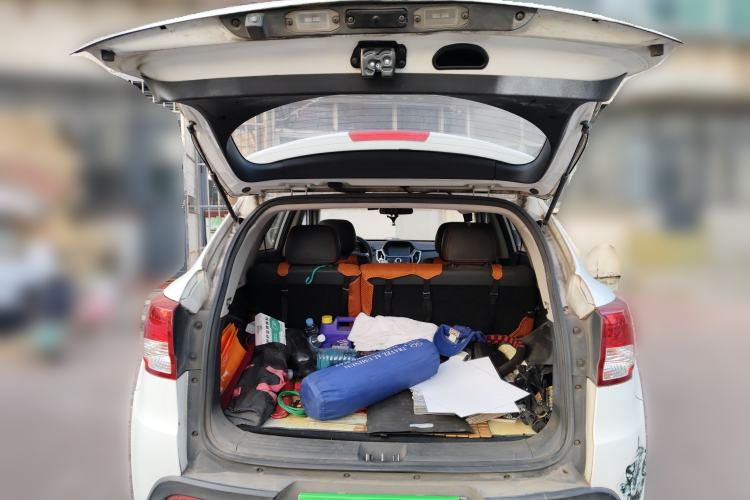 Used Huatai New Energy XEV260 2017 Elite Model Trunk