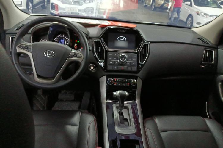 Used Huatai Santa Fe 2017 1.5T Gasoline Automatic Two-Wheel Drive Smart Enjoyment i3 Model Interior 3