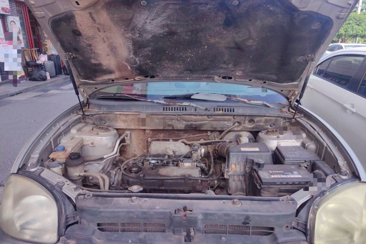Used Huatai Santa Fe  Engine Bay