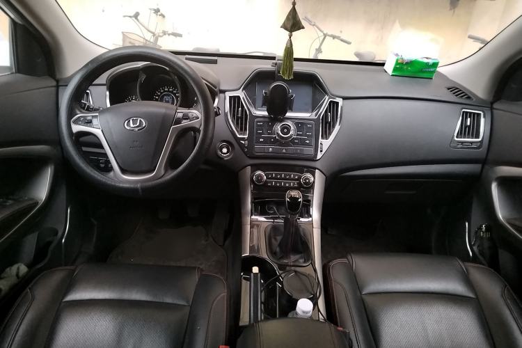 Used Huatai Santa Fe 2015 1.5T Gasoline Manual Two-Wheel Drive Luxury Model Center Console