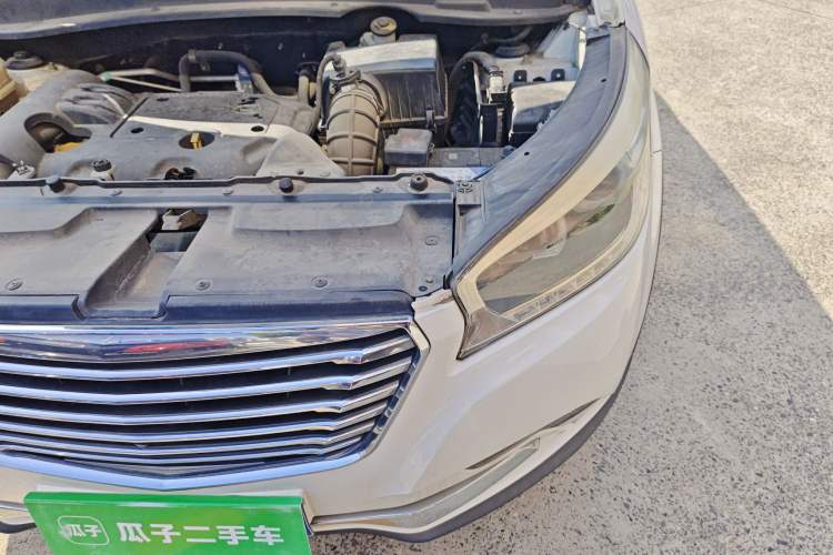 Used Huatai Santa Fe 2015 1.5T Gasoline Manual Two-Wheel Drive Luxury Model Engine Bay Left