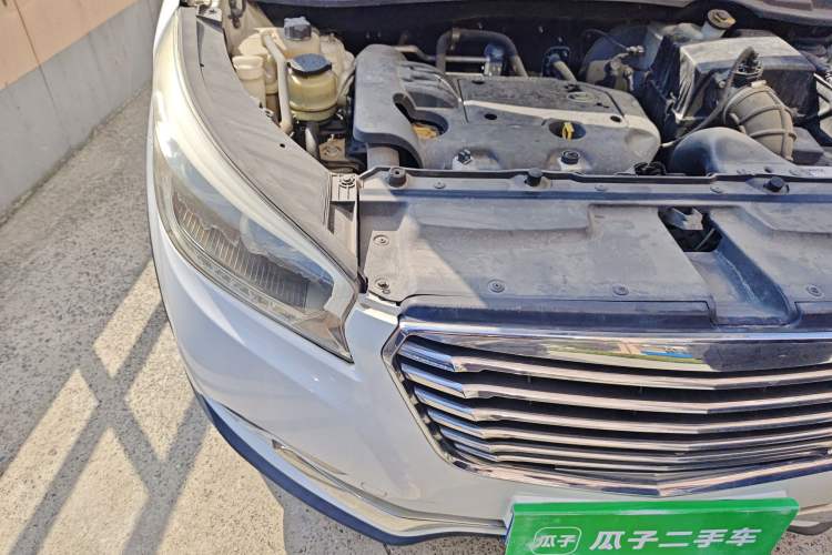 Used Huatai Santa Fe 2015 1.5T Gasoline Manual Two-Wheel Drive Luxury Model Engine Bay Right