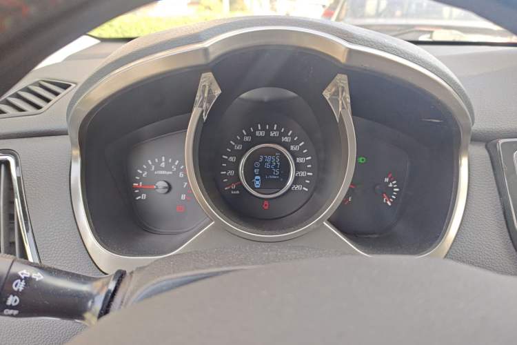 Used Huatai Santa Fe 2015 1.5T Gasoline Manual Two-Wheel Drive Luxury Model Instrument Cluster