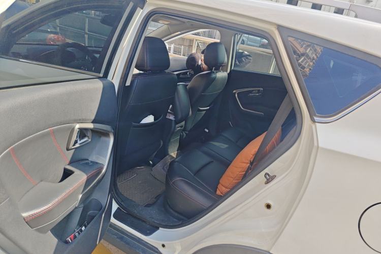 Used Huatai Santa Fe 2015 1.5T Gasoline Manual Two-Wheel Drive Luxury Model Left Rear Seat