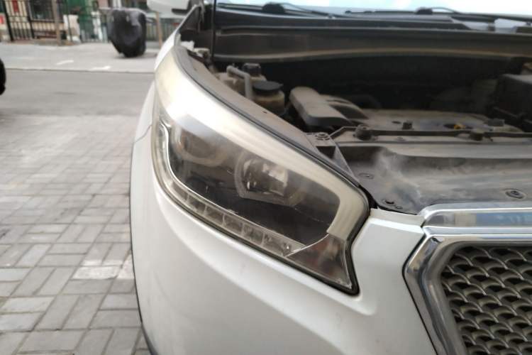 Used Huatai Santa Fe 2015 1.5T Gasoline Manual Two-Wheel Drive Luxury Model Right Front Headlight