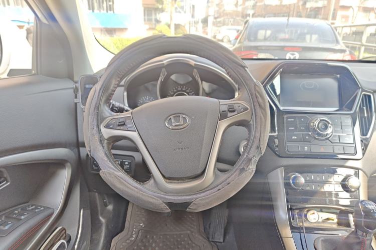 Used Huatai Santa Fe 2015 1.5T Gasoline Manual Two-Wheel Drive Luxury Model Steering Wheel