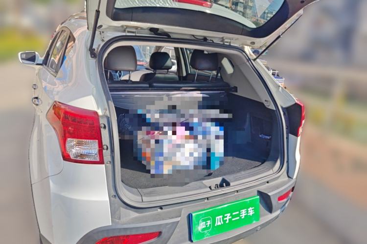 Used Huatai Santa Fe 2015 1.5T Gasoline Manual Two-Wheel Drive Luxury Model Trunk