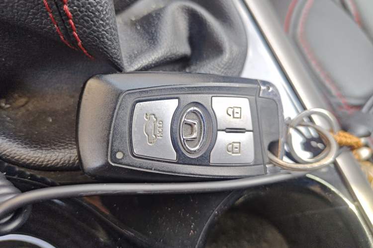Used Huatai Santa Fe 2015 1.5T Gasoline Manual Two-Wheel Drive Luxury Model Vehicle Key