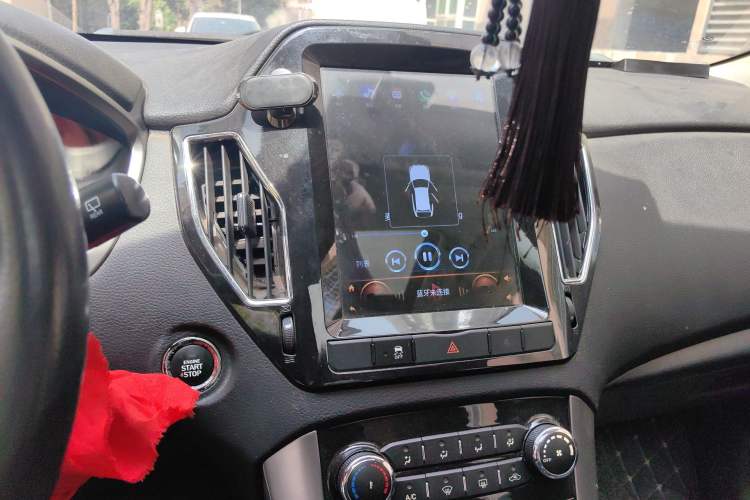 Used Huatai Santa Fe 2016 1.5T Gasoline Manual Two-Wheel Drive Smart Enjoyment i3 Model Audio And AC Panel