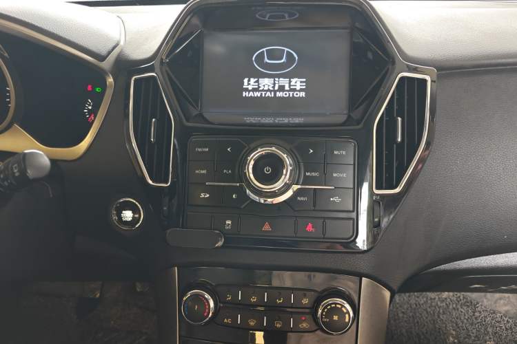 Used Huatai Santa Fe 2016 1.5T Gasoline Manual Two-Wheel Drive Smart Enjoyment i3 Model Audio And AC Panel