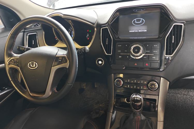 Used Huatai Santa Fe 2016 1.5T Gasoline Manual Two-Wheel Drive Smart Enjoyment i3 Model Center Console