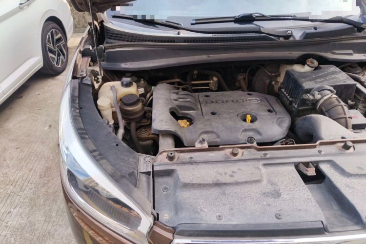 Used Huatai Santa Fe 2016 1.5T Gasoline Automatic Two-Wheel Drive Elite Model Engine Bay Right