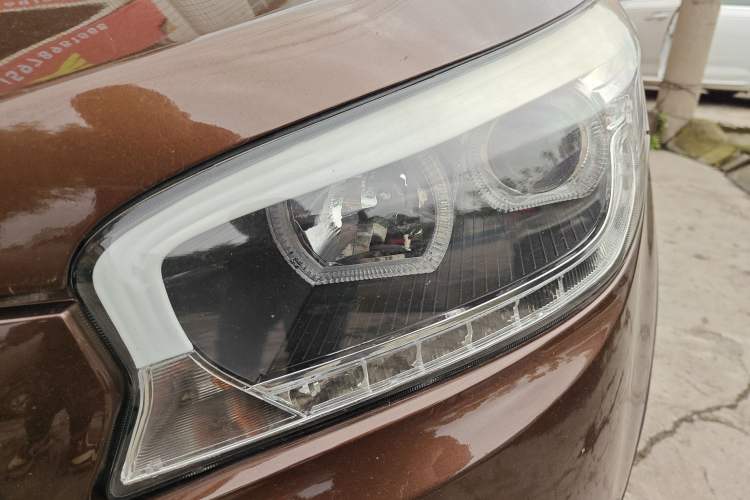 Used Huatai Santa Fe 2016 1.5T Gasoline Manual Two-Wheel Drive Smart Enjoyment i3 Model Left Front Headlight