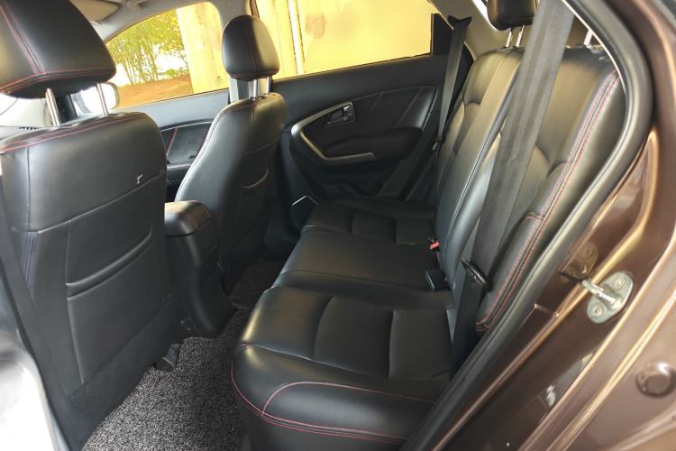 Used Huatai Santa Fe 2016 1.5T Gasoline Manual Two-Wheel Drive Smart Enjoyment i3 Model Left Rear Seat