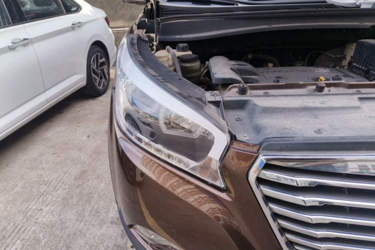 Used Huatai Santa Fe 2016 1.5T Gasoline Automatic Two-Wheel Drive Elite Model Right Front Headlight