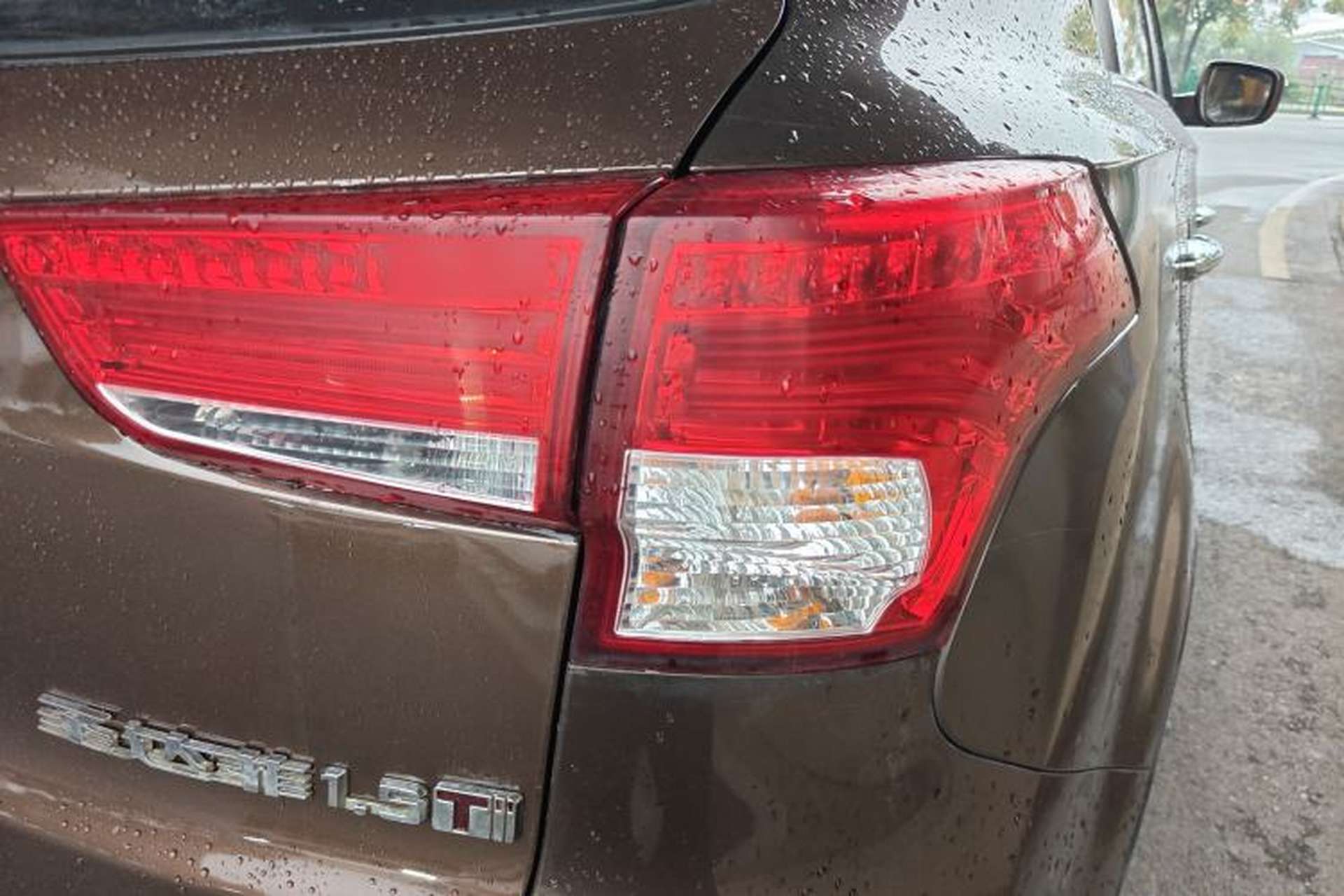 Used Huatai Santa Fe 2016 1.5T Gasoline Manual Two-Wheel Drive Smart Enjoyment i3 Model Right Rear Taillight