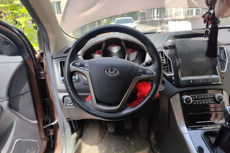 Used Huatai Santa Fe 2016 1.5T Gasoline Manual Two-Wheel Drive Smart Enjoyment i3 Model Steering Wheel