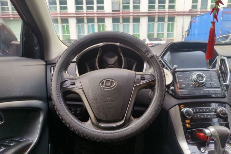 Used Huatai Santa Fe 2016 1.5T Gasoline Automatic Two-Wheel Drive Elite Model Steering Wheel