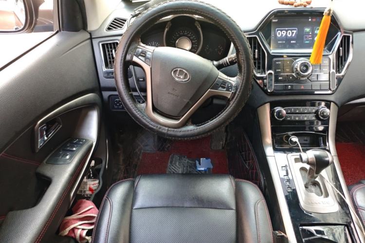 Used Huatai Santa Fe 2016 1.5T Gasoline Automatic Two-Wheel Drive i3 Model with Smart Features Steering Wheel