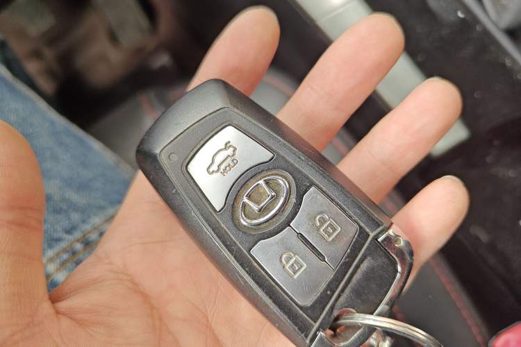 Used Huatai Santa Fe 2016 1.5T Gasoline Manual Two-Wheel Drive Smart Enjoyment i3 Model Vehicle Key