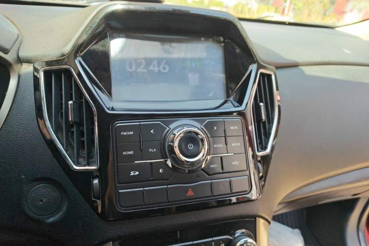 Used Huatai Santa Fe 2016 1.5T Gasoline Automatic Two-Wheel Drive Elite Model Audio And AC Panel