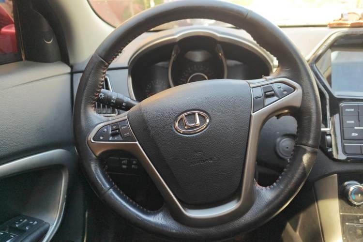 Used Huatai Santa Fe 2016 1.5T Gasoline Automatic Two-Wheel Drive Elite Model Steering Wheel