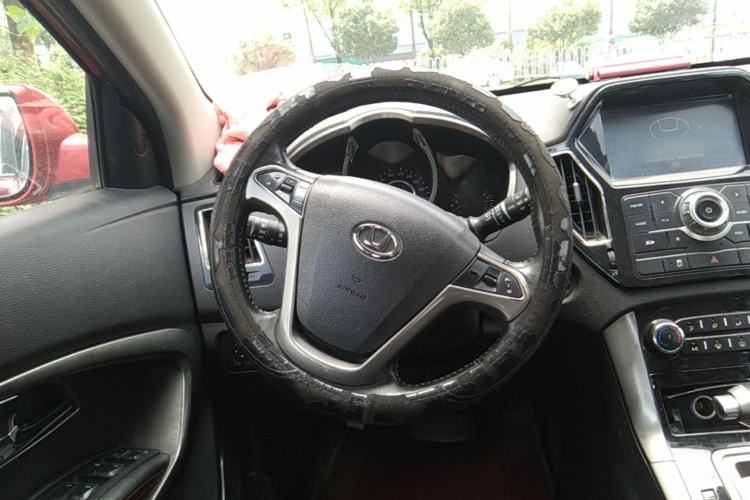 Used Huatai Santa Fe 2016 1.5T Gasoline Automatic Two-Wheel Drive i3 Model with Smart Features Steering Wheel