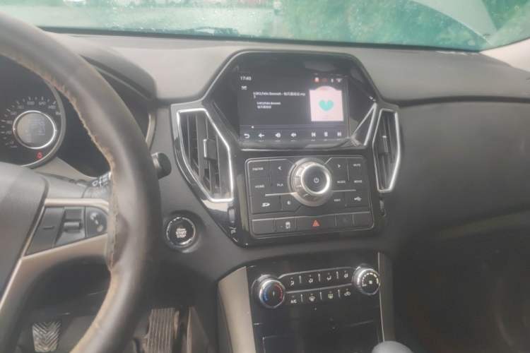 Used Huatai Santa Fe 2016 1.5T Gasoline Manual Two-Wheel Drive Smart Enjoyment i3 Model Audio And AC Panel
