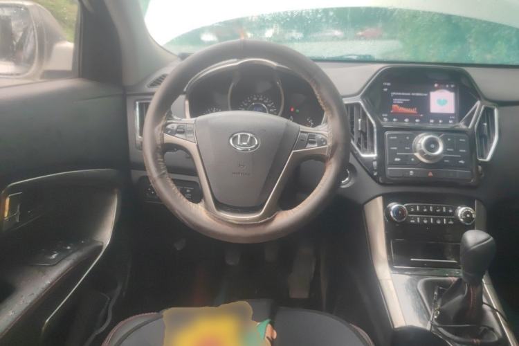 Used Huatai Santa Fe 2016 1.5T Gasoline Manual Two-Wheel Drive Smart Enjoyment i3 Model Steering Wheel