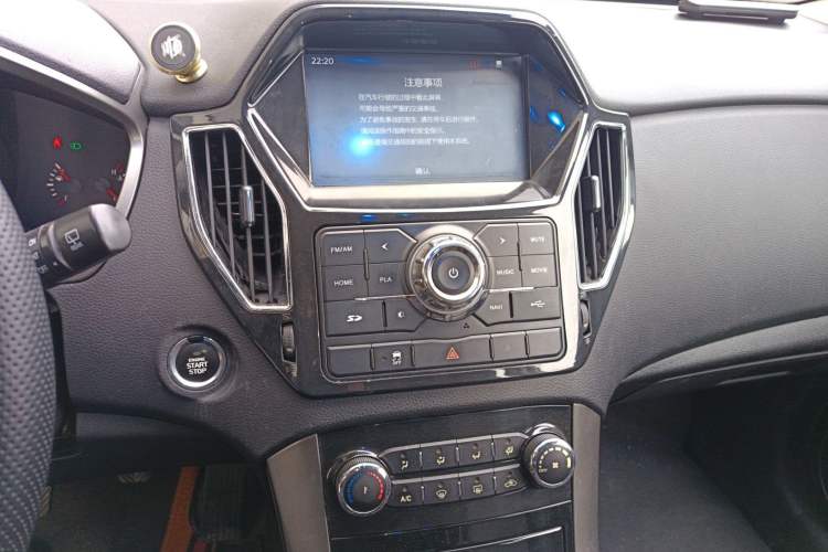 Used Huatai Santa Fe 2016 1.5T Gasoline Manual Two-Wheel Drive Smart Enjoyment i3 Model Audio And AC Panel