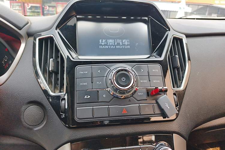 Used Huatai Santa Fe 2016 1.5T Gasoline Manual Two-Wheel Drive Elite Model Audio And AC Panel