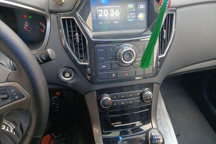 Used Huatai Santa Fe 2016 1.5T Gasoline Manual Two-Wheel Drive Smart Enjoyment i3 Model Audio And AC Panel