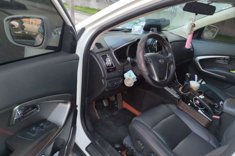 Used Huatai Santa Fe 2016 1.5T Gasoline Manual Two-Wheel Drive Smart Enjoyment i3 Model Driver Seat