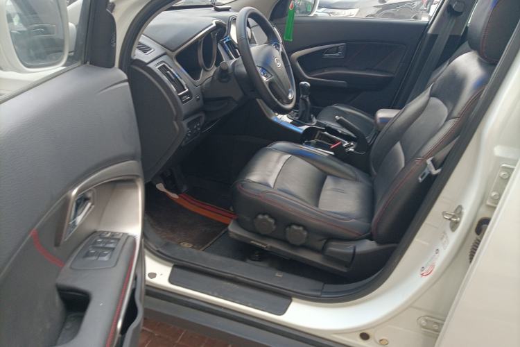 Used Huatai Santa Fe 2016 1.5T Gasoline Manual Two-Wheel Drive Smart Enjoyment i3 Model Driver Seat