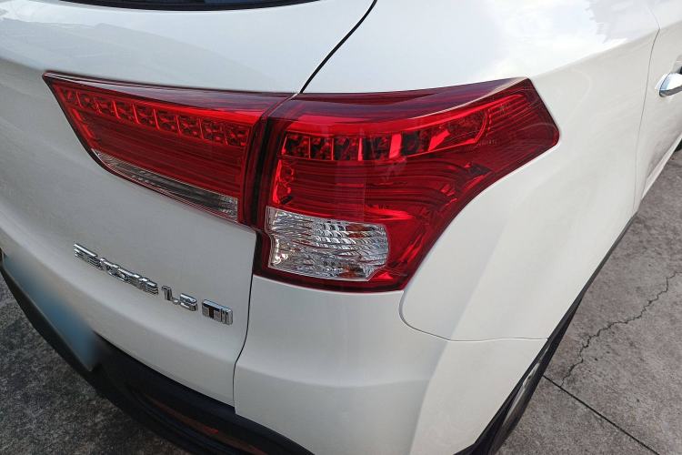 Used Huatai Santa Fe 2016 1.5T Gasoline Manual Two-Wheel Drive Smart Enjoyment i3 Model Exterior 1