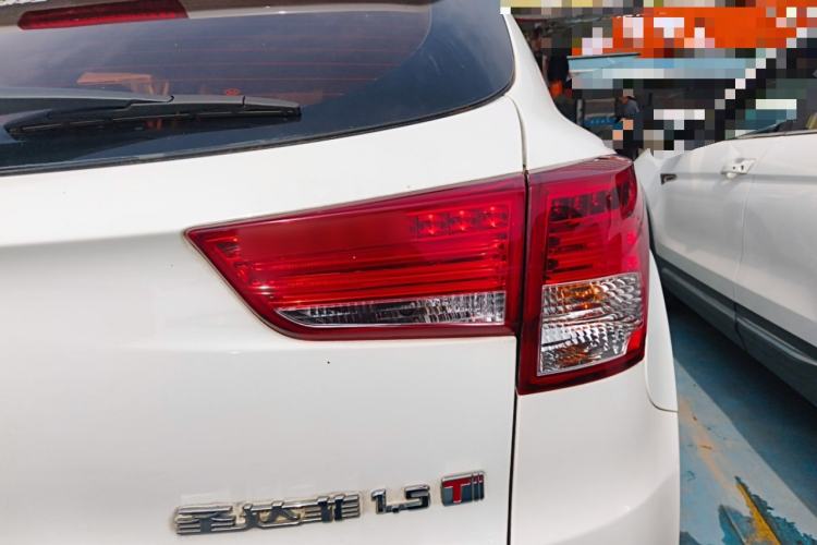 Used Huatai Santa Fe 2016 1.5T Gasoline Manual Two-Wheel Drive Elite Model Exterior 3