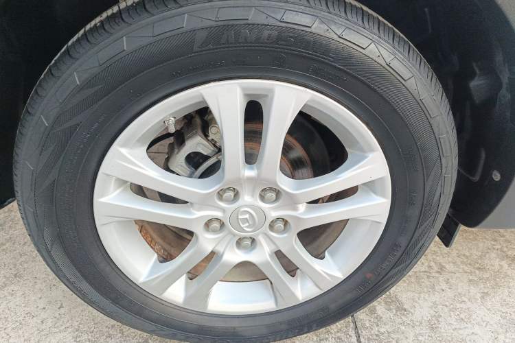 Used Huatai Santa Fe 2016 1.5T Gasoline Manual Two-Wheel Drive Smart Enjoyment i3 Model Exterior 3