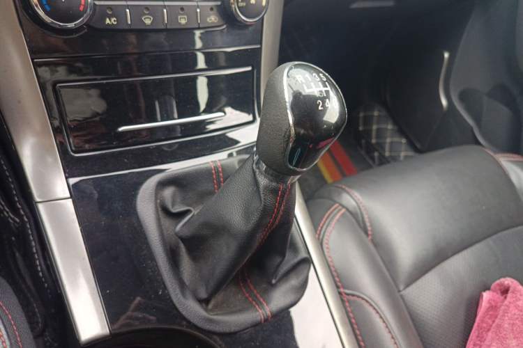 Used Huatai Santa Fe 2016 1.5T Gasoline Manual Two-Wheel Drive Smart Enjoyment i3 Model Gear Lever