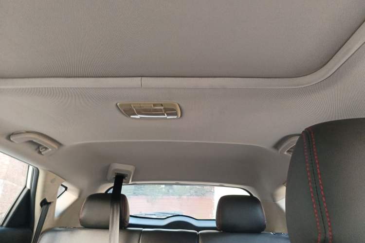 Used Huatai Santa Fe 2016 1.5T Gasoline Manual Two-Wheel Drive Smart Enjoyment i3 Model Headliner