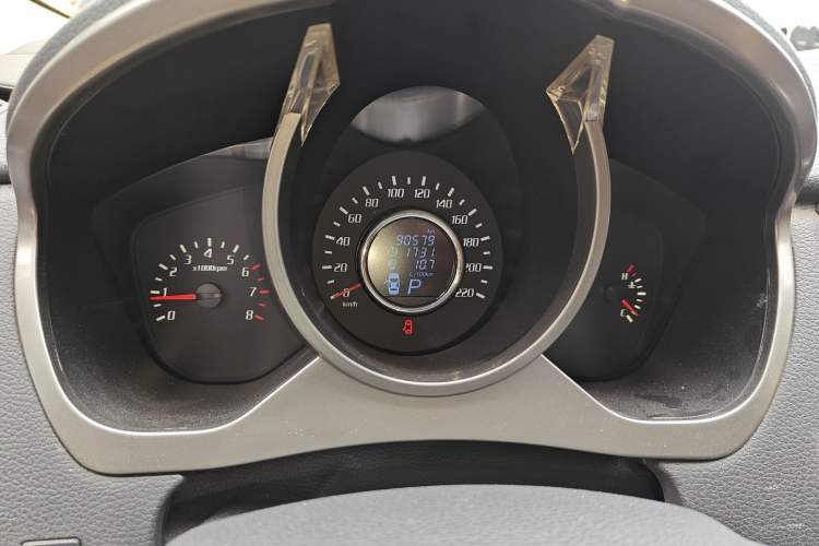 Used Huatai Santa Fe 2016 1.5T Gasoline Automatic Two-Wheel Drive i3 Model with Smart Features Instrument Cluster