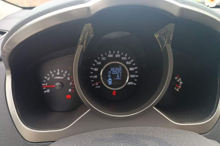 Used Huatai Santa Fe 2016 1.5T Gasoline Manual Two-Wheel Drive Smart Enjoyment i3 Model Instrument Cluster