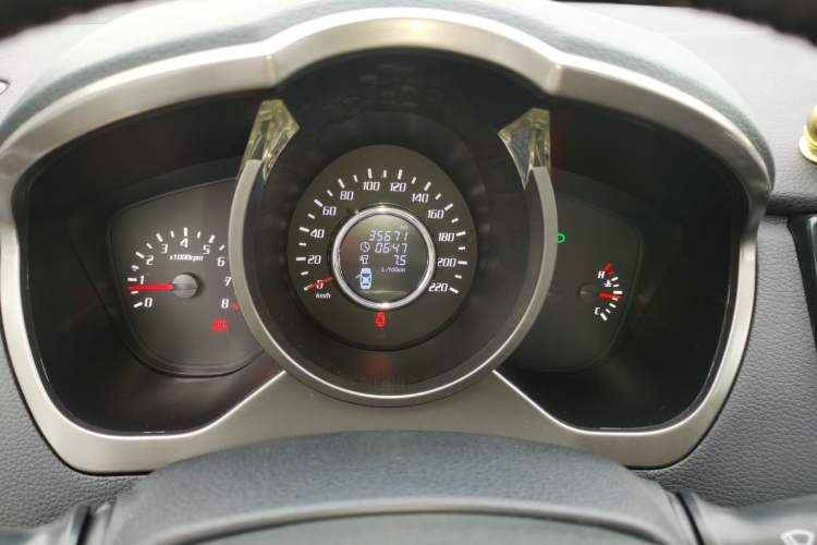 Used Huatai Santa Fe 2016 1.5T Gasoline Manual Two-Wheel Drive Smart Enjoyment i3 Model Instrument Cluster