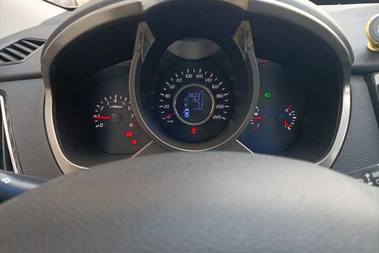 Used Huatai Santa Fe 2016 1.5T Gasoline Manual Two-Wheel Drive Smart Enjoyment i3 Model Instrument Cluster